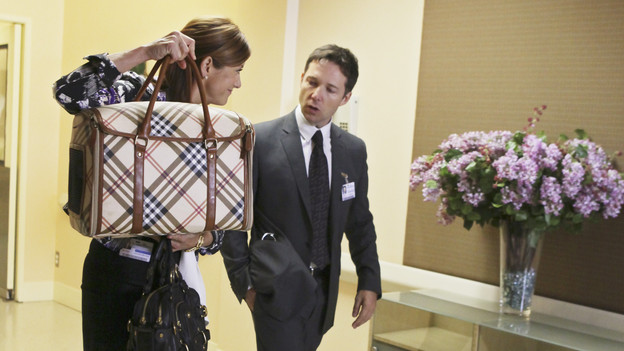 PRIVATE PRACTICE - "Slip Slidin' Away" - The doctors venture into controversial territory when an unexpected new hire at Pacific Wellcare causes Naomi to struggle with the idea of genetically designing babies and Violet makes a sudden decision to try electric shock therapy on a patient. Meanwhile Addison somehow finds herself alone and with a cat, on "Private Practice," THURSDAY, NOVEMBER 5 (10:01-11:00 p.m., ET) on the ABC Television Network. (ABC/DANNY FELD)KATE WALSH, GEORGE NEWBERN