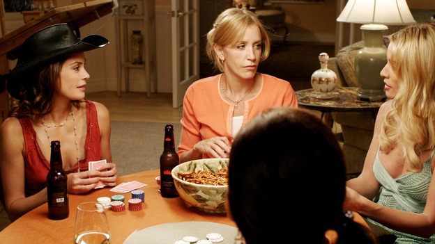 DESPERATE HOUSEWIVES - "That's Good, That's Bad" (ABC/RON TOM)TERI HATCHER, FELICITY HUFFMAN, NICOLLETTE SHERIDAN