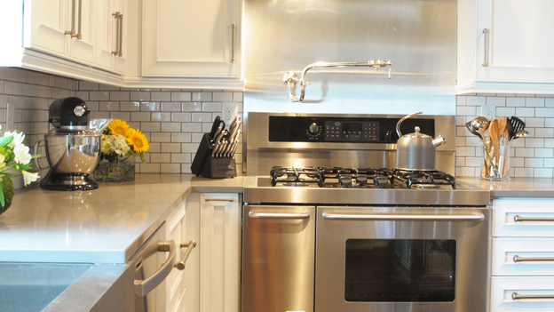 EXTREME MAKEOVER HOME EDITION - "Jubilee/Marshall Family," - Kitchen    Picture, on  "Extreme Makeover Home Edition," Sunday, September 25th       (7:00-9:00 p.m.  ET/PT) on the ABC Television Network.