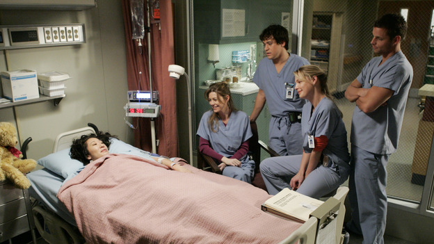 102541_5784 -- GREY'S ANATOMY - "MAKE ME LOSE CONTROL" (ABC/CRAIG SJODIN)SANDRA OH, ELLEN POMPEO, T.R. KNIGHT, KATHERINE HEIGL, JUSTIN CHAMBERS