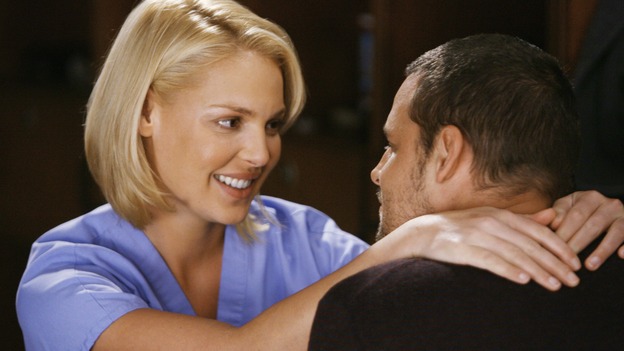 GREY'S ANATOMY - "Rise Up" - Alex and Izzie talk by the lockers, on "Grey's Anatomy," THURSDAY, NOVEMBER 6 (9:00-10:01 p.m., ET) on the ABC Television Network. (ABC/SCOTT GARFIELD) KATHERINE HEIGL, JUSTIN CHAMBERS