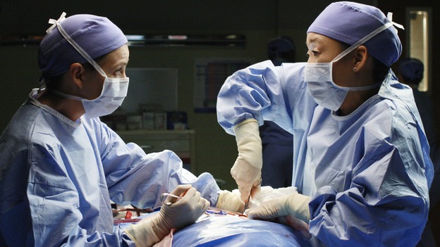 GREY'S ANATOMY - "In The Midnight Hour" - Meredith, Cristina and Bailey come to Lexie and Sadie's rescue when a routine surgery goes horribly wrong, on "Grey's Anatomy," THURSDAY, NOVEMBER 20 (9:00-10:01 p.m., ET) on the ABC Television Network.  (ABC/RON TOM) ELLEN POMPEO, SANDRA OH