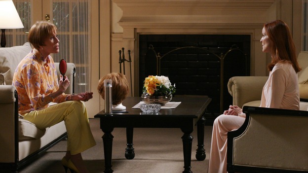 DESPERATE HOUSEWIVES - "Don't Look at Me" - Carlos and Gaby get temporary custody of baby Lily, Bree's father and stepmother come to town to mediate between Andrew and her, and Susan suddenly finds Karl back in her life, on "Desperate Housewives," SUNDAY, APRIL 16 (9:00-10:01 p.m., ET) on the ABC Television Network. (ABC/RON TOM)CAROL BURNETT, MARCIA CROSS