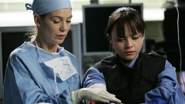GREY'S ANATOMY - "It's the End of the World (As We Know It)" (ABC/PETER "HOPPER" STONE)ELLEN POMPEO, CHRISTINA RICCI