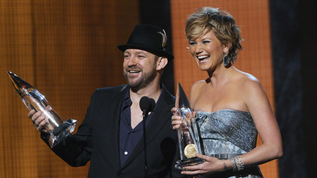 THE 44TH ANNUAL CMA AWARDS - THEATRE - "The 44th Annual CMA Awards" were broadcast live from the Bridgestone Arena in Nashville, WEDNESDAY, NOVEMBER 10 (8:00-11:00 p.m., ET) on the ABC Television Network. (ABC/KATHERINE BOMBOY)SUGARLAND