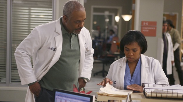 GREY'S ANATOMY - In the first hour of part two of the season finale of ABC's "Grey's Anatomy" -- "Deterioration of the Fight or Flight Response" -- Izzie and George attend to Denny as the pressure increases to find him a new heart, Cristina suddenly finds herself in charge of an ER, and Derek grapples with the realization that the life of a friend is in his hands. In the second hour, "Losing My Religion," Richard goes into interrogation mode about a patient's condition, Callie confronts George about his feelings for her, and Meredith and Derek meet about Doc. Part two of the season finale of "Grey's Anatomy" airs MONDAY, MAY 15 (9:00-11:00 p.m., ET) on the ABC Television Network. (ABC/SCOTT GARFIELD)JAMES PICKENS, JR., CHANDRA WILSON