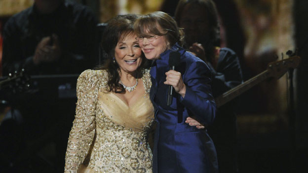 THE 44TH ANNUAL CMA AWARDS - THEATRE - "The 44th Annual CMA Awards" were broadcast live from the Bridgestone Arena in Nashville, WEDNESDAY, NOVEMBER 10 (8:00-11:00 p.m., ET) on the ABC Television Network. (ABC/KATHERINE BOMBOY)LORETTA LYNN, SISSY SPACEK