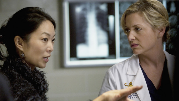 GREY'S ANATOMY - "Invest in Love" - A generous donation is offered to Seattle Grace by the parents of Arizona's 10-year-old patient. however, when his condition worsens, she finds herself in a conflict of interests. Meanwhile, Cristina tests her boundaries with Owen at the hospital, and adding insult to injury, Alex is left with all of Izzie's hospital bills to contend with, on "Grey's Anatomy," THURSDAY, NOVEMBER 5 (9:00-10:01 p.m., ET) on the ABC Television Network. (ABC/RANDY HOLMES)CAROLINE CHOI, JESSICA CAPSHAW