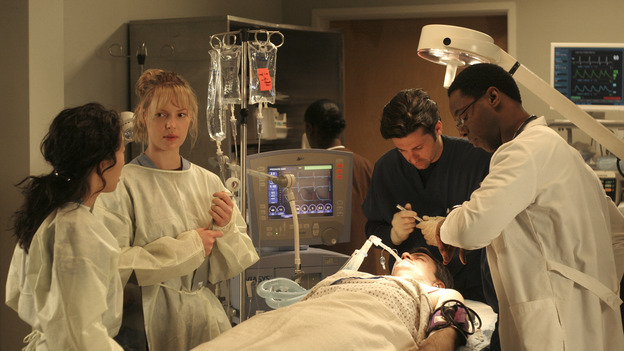 102004_9695 -- COMPLICATIONS - "WINNING A BATTLE, LOOSING A WAR" (ABC/MICHAEL ANSELL)SANDRA OH, KATHERINE HEIGL, PATRICK DEMPSEY, ISAIAH WASHINGTON
