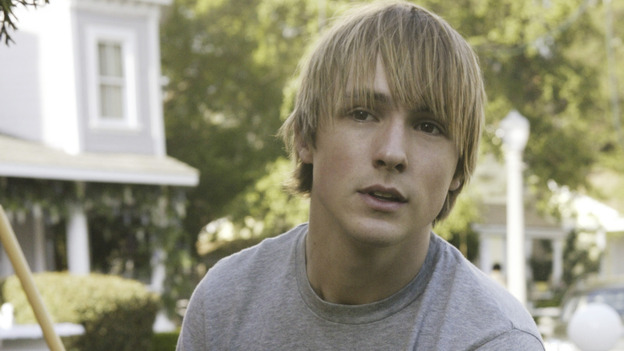 DESPERATE HOUSEWIVES - "PILOT" (ABC/PETER "HOPPER" STONE) KYLE SERLES