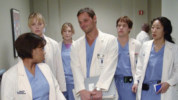 101810_105 -- COMPLICATIONS - "IF TOMORROW NEVER COMES" (ABC/ DANNY FELD)CHANDRA WILSON, KATHERINE HEIGL, ELLEN POMPEO, JUSTIN CHAMBERS, T.R. KNIGHT, SANDRA OH
