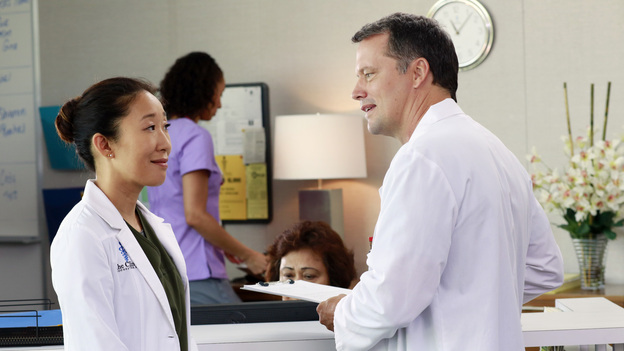 GREY'S ANATOMY - "Love the One You're With" - The survivors from the crash are asked to make an almost impossible decision that will affect the rest of their lives. Meanwhile, tension grows between Jackson and April after they're forced to work together, and Alex tries to restrain himself with one of the interns, on "Grey's Anatomy," THURSDAY, OCTOBER 18 (9:00-10:02 p.m., ET) on the ABC Television Network. (ABC/RON TOM)SANDRA OH, STEVEN CULP