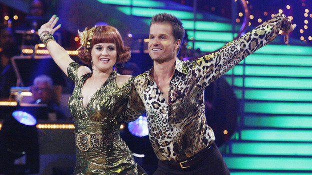 Kelly Osbourne and Louis Van Amstel dance the Samba in Week 3 of DANCING WITH THE STARS.