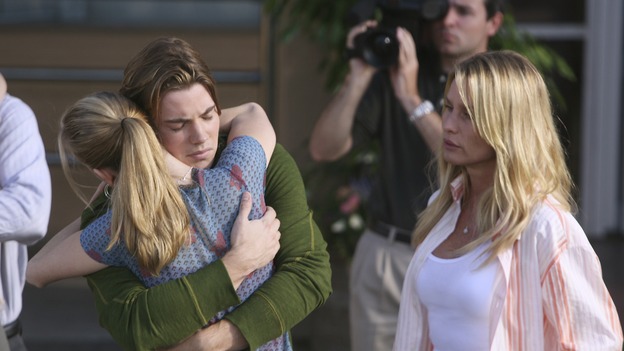 DESPERATE HOUSEWIVES - "Bang" - Austin and Julie reunited, on "Desperate Housewives," SUNDAY, NOVEMBER 5 (9:00-10:01 p.m., ET) on the ABC Television Network. (ABC/DANNY FELD) ANDREA BOWEN, JOSH HENDERSON, NICOLLETTE SHERIDAN