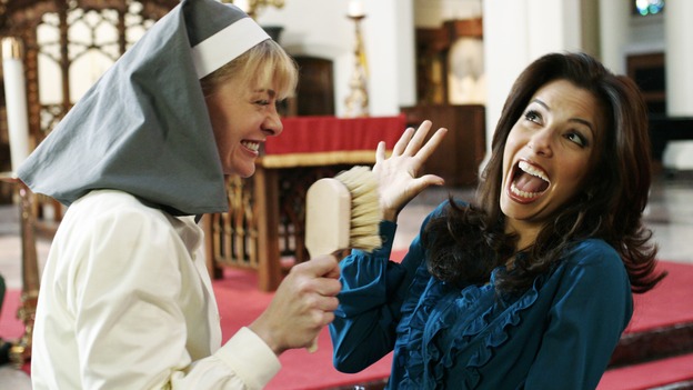 DESPERATE HOUSEWIVES - "There's Something About War" (ABC/RON TOM)MELINDA PAGE HAMILTON, EVA LONGORIA - BEHIND THE SCENES