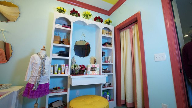 &nbsp;EXTREME MAKEOVER HOME EDITION - Girl's Bedroom Photo, "Friday Family," on "Extreme Makeover Home Edition," Monday, December 17th (8:00-10:00 p.m. ET/PT) on the ABC Television Network.