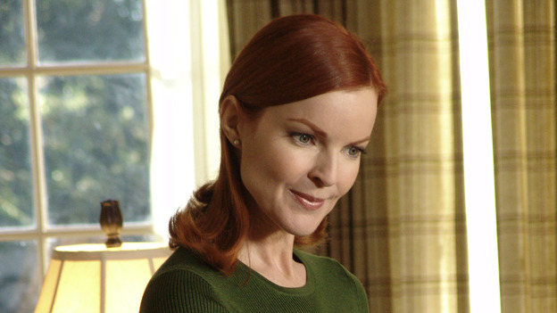 DESPERATE HOUSEWIVES - "Move On" - Edie organizes a neighborhood search for the missing Mrs. Huber, just as the absent busybody's sister (guest star Harriet Sansom Harris) arrives on Wisteria Lane. Meanwhile, Bree resigns herself to her marital state and asks an attractive pharmacist (Tony Award-winning actor Roger Bart) on a date; Susan's ex, Karl (guest star Richard Burgi), suddenly reappears in her life; Lynette fears that Tom is attracted to the new nanny (guest star Marla Sokoloff); and Gabrielle sinks to new depths - she gets a job -- on "Desperate Housewives," SUNDAY, JANUARY 9 (9:00-10:00 p.m., ET), on the ABC Television Network. (ABC/DANNY FELD)MARCIA CROSS