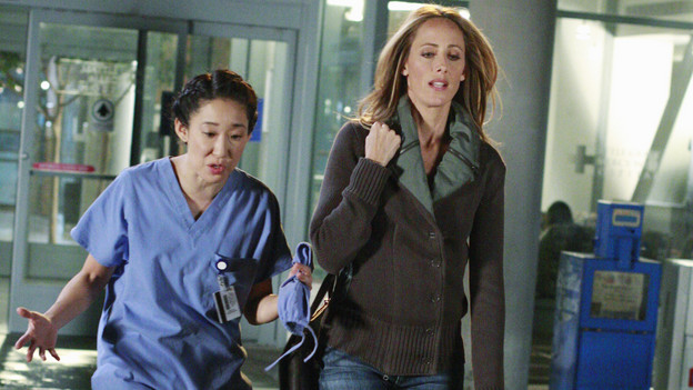 GREY'S ANATOMY - "Blink"- Mark flies Addison to Seattle to help with a difficult procedure on his pregnant daughter, Sloan, Owen questions Teddy's motives when she assigns Cristina the lead on a complicated surgery, and Derek's suspicions are raised when the Chief recruits Meredith to assist with a high profile operation on, "Grey's Anatomy," THURSDAY, JANUARY 14 (9:00-10:01 p.m., ET) on the ABC Television Network. (ABC/RON TOM)SANDRA OH, KIM RAVER