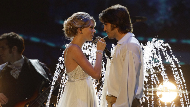 THE 42ND ANNUAL CMA AWARDS - THEATRE - "The 42nd Annual CMA Awards" aired live from the Sommet Center in Nashville, WEDNESDAY, NOVEMBER 12 (8:00-11:00 p.m., ET) on the ABC Television Network. (ABC/CHRIS HOLLO)TAYLOR SWIFT
