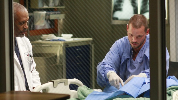 GREY'S ANATOMY - "Where the Wild Things Are" - Six weeks after Derek and Meredith ended their relationship and Derek began dating Rose, Meredith and her fellow residents, Alex, Izzie and Cristina, compete in a surgical contest, with Bailey serving as judge. Meanwhile interns George and Lexie adjust to their new, squalid apartment, and Callie finds a friend in her roommate Cristina's nemesis, Erica Hahn, on "Grey's Anatomy," THURSDAY, APRIL 24 (9:00-10:01 p.m., ET) on the ABC Television Network. (ABC/RON TOM)JAMES PICKENS JR., JUSTIN CHAMBERS