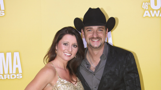 THE 46TH ANNUAL CMA AWARDS - RED CARPET ARRIVALS - "The 46th Annual CMA Awards" airs live THURSDAY, NOVEMBER 1 (8:00-11:00 p.m., ET) on ABC live from the Bridgestone Arena in Nashville, Tennessee. (ABC/SARA KAUSS)MINDY CAMPBELL, CRAIG CAMPBELL