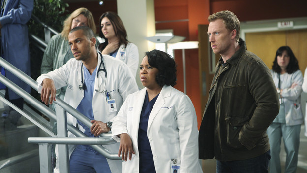 GREY'S ANATOMY - "Disarm" - News of the incoming mass causalities after a gunman opens fire at a local college hits the staff hard when they must spring into action, even while their own wounds are still fresh; and Arizona does not receive a warm welcome home at the hospital, on "Grey's Anatomy," THURSDAY, JANUARY 6 (9:00-10:01 p.m., ET) on the ABC Television Network. (ABC/ADAM LARKEY)JESSE WILLIAMS, CHANDRA WILSON, KEVIN MCKIDD