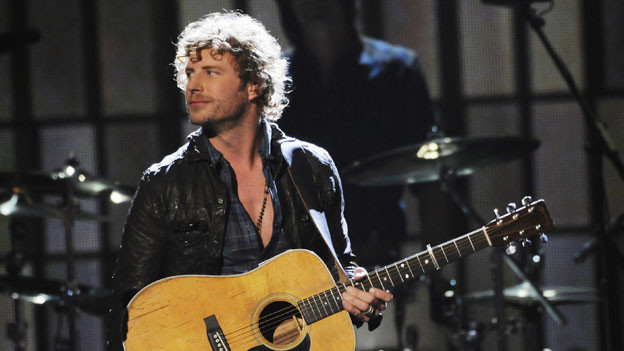 THE 44TH ANNUAL CMA AWARDS - THEATRE - "The 44th Annual CMA Awards" were broadcast live from the Bridgestone Arena in Nashville, WEDNESDAY, NOVEMBER 10 (8:00-11:00 p.m., ET) on the ABC Television Network. (ABC/KATHERINE BOMBOY)DIERKS BENTLEY