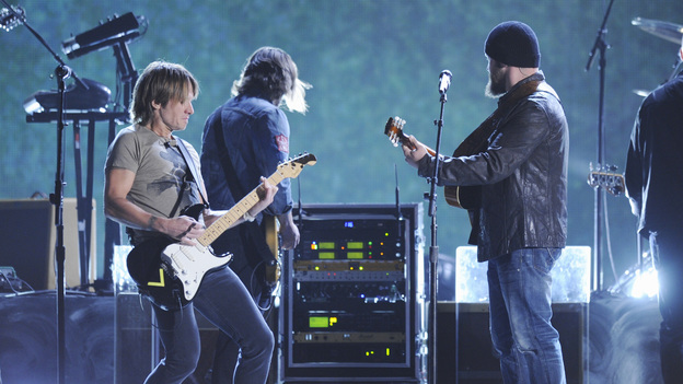THE 46TH ANNUAL CMA AWARDS - THEATRE - "The 46th Annual CMA Awards" airs live THURSDAY, NOVEMBER 1 (8:00-11:00 p.m., ET) on ABC live from the Bridgestone Arena in Nashville, Tennessee. (ABC/KATHERINE BOMBOY-THORNTON)KEITH URBAN, ZAC BROWN