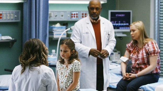 GREY'S ANATOMY - "Not Good at Saying Sorry (One More Chance)" - Meredith and the Chief treat a mother and young daughter, on "Grey's Anatomy," THURSDAY, APRIL 30 (9:00-10:02 p.m., ET) on the ABC Television Network. (ABC/SCOTT GARFIELD) ELLEN POMPEO, DESTINY WHITLOCK, JAMES PICKENS JR., NINA SIEMASZKO