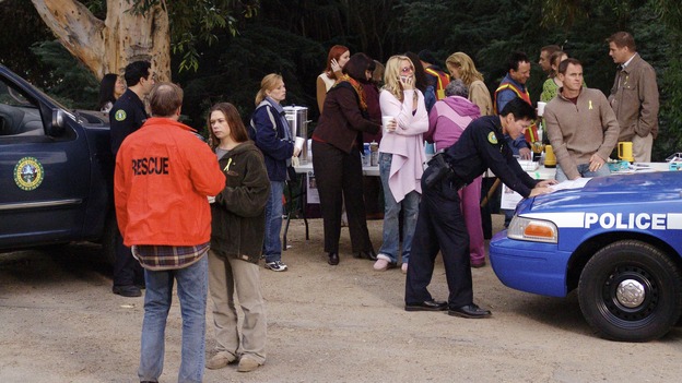 DESPERATE HOUSEWIVES - "Move On" - Edie organizes a neighborhood search for the missing Mrs. Huber, just as the absent busybody's sister (guest star Harriet Sansom Harris) arrives on Wisteria Lane. Meanwhile, Bree resigns herself to her marital state and asks an attractive pharmacist (Tony Award-winning actor Roger Bart) on a date; Susan's ex, Karl (guest star Richard Burgi), suddenly reappears in her life; Lynette fears that Tom is attracted to the new nanny (guest star Marla Sokoloff); and Gabrielle sinks to new depths - she gets a job -- on "Desperate Housewives," SUNDAY, JANUARY 9 (9:00-10:00 p.m., ET), on the ABC Television Network. (ABC/DANNY FELD)MARCIA CROSS, HARRIET SANSOM HARRIS, NICOLLETTE SHERIDAN, PAT CRAWFORD BROWN, ROBERT DOLAN, MARK MOSES, DOUG SAVANT