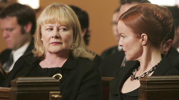 DESPERATE HOUSEWIVES "Next" -&nbsp;Bree and Phyllis give each other the side eye. - (ABC/VIVIAN ZINK) SHIRLEY KNIGHT, MARCIA CROSS
