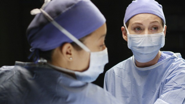 GREY'S ANATOMY - "In The Midnight Hour" - Meredith, Cristina and Bailey come to Lexie and Sadie's rescue when a routine surgery goes horribly wrong, on "Grey's Anatomy," THURSDAY, NOVEMBER 20 (9:00-10:01 p.m., ET) on the ABC Television Network.  (ABC/RON TOM) ELLEN POMPEO, SANDRA OH