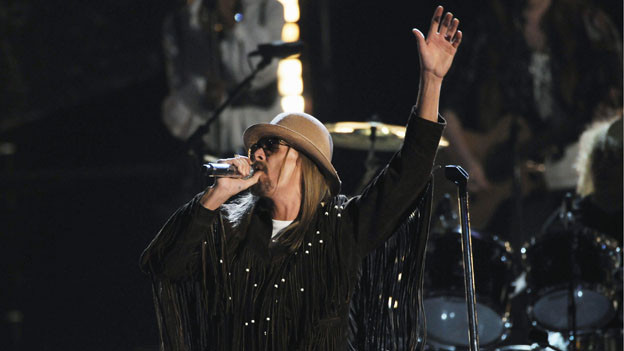 THE 44TH ANNUAL CMA AWARDS - THEATRE - "The 44th Annual CMA Awards" were broadcast live from the Bridgestone Arena in Nashville, WEDNESDAY, NOVEMBER 10 (8:00-11:00 p.m., ET) on the ABC Television Network. (ABC/KATHERINE BOMBOY)KID ROCK