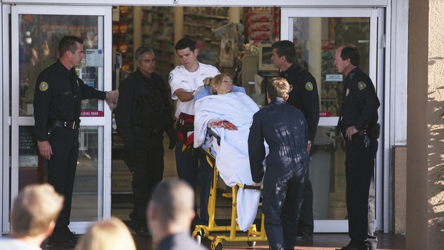 DESPERATE HOUSEWIVES - "Bang" - Everyone's lives on Wisteria Lane are forever changed when a hostage situation occurs at a local supermarket, on "Desperate Housewives," SUNDAY, NOVEMBER 5 (9:00-10:01 p.m., ET) on the ABC Television Network. (ABC/DANNY FELD) FELICITY HUFFMAN