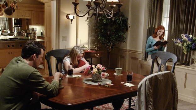 DESPERATE HOUSEWIVES - "Guilty" -- In the aftermath of tragedy, the residents of Wisteria Lane take stock of their lives. Meanwhile, Susan grows suspicious of Mike Delfino's real reason for moving to the street, Lynette reaches the breaking point in her addiction to the twins' ADD medication, and the mysterious Mr. Shaw (guest star Richard Roundtree) gets down to business, on "Desperate Housewives," SUNDAY, NOVEMBER 28 (9:00-10:01 p.m., ET) on the ABC Television Network.  (ABC/DANNY FELD)STEVEN CULP, JOY LAUREN, MARCIA CROSS