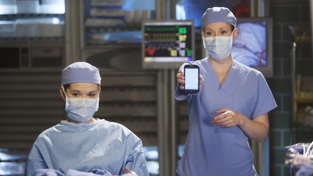 GREY'S ANATOMY - "Don't Deceive Me (Please Don't Go)" - Derek breaks ground on his Alzheimer's clinical trial and Meredith can't help but feel left out; Bailey's attempt to take the hospital into the age of new media with live tweets from the OR does not go over well with the Chief; and Callie, Mark and Arizona must learn to navigate through the pregnancy together, which starts off with Callie driving her new obstetrician (guest star Rachael Taylor) crazy, on "Grey's Anatomy," THURSDAY, FEBRUARY 3 (9:00-10:01 p.m., ET) on the ABC Television Network. - (ABC/RANDY HOLMES)SARAH DREW, CHYLER LEIGH
