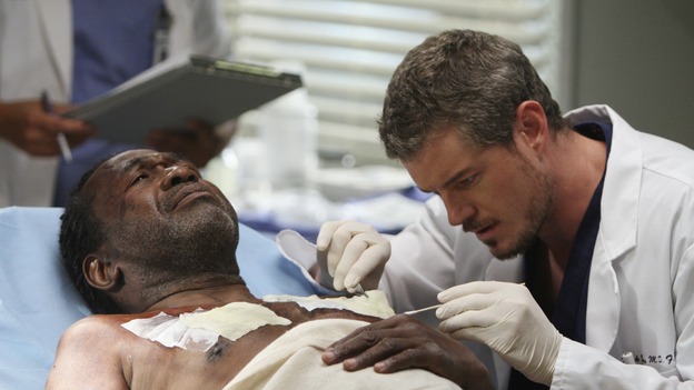 GREY'S ANATOMY - "Love/Addiction" - The residents and interns treat the victims of a massive explosion at an apartment building, while Alex investigates the cause of the accident, Mama Burke returns to collect her son's things just as Cristina trades her wedding presents in exchange for surgeries, Lexie tries to have a heart-to-heart with an unwilling Meredith, and while Callie is overwhelmed with her duties as Chief Resident, Bailey searches for an outlet for her pent-up leadership skills, on "Grey's Anatomy," THURSDAY, OCTOBER 4 (9:00-10:01 p.m., ET) on the ABC Television Network. (ABC/MICHAEL DESMOND)BEN VEREEN, ERIC DANE
