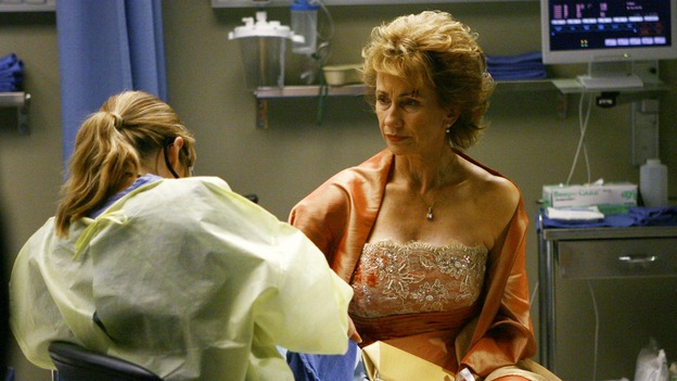 GREY'S ANATOMY - "Dream a Little Dream of Me" - Meredith takes care of one of three injured women, on "Grey's Anatomy," THURSDAY, SEPTEMBER 25 (9:00-11:00 p.m., ET) on the ABC Television Network. (ABC/SCOTT GARFIELD) ELLEN POMPEO, KATHY BAKER