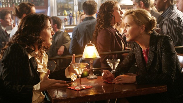 DESPERATE HOUSEWIVES - "They Asked Me Why I Believe in You" -- Susan's longtime book agent and dear friend, Lonny Moon (guest star Wallace Shawn), gets into financial trouble; Lynette is forced to go out to bars night after night with her man-hungry boss, Nina (guest star Joely Fisher); Bree re-buries Rex amid police suspicions, and Gaby hires hotshot lawyer David Bradley (guest star Adrian Pasdar) to defend Carlos, on Desperate Housewives," SUNDAY, OCTOBER 23 (9:00-10:01 p.m., ET) on the ABC Television Network. (ABC/RON TOM)JOELY FISHER, FELICITY HUFFMAN