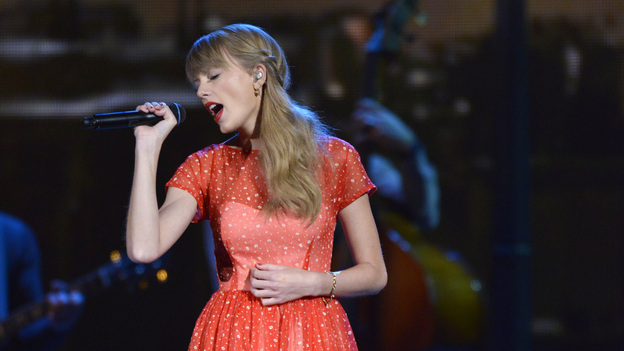 THE 46TH ANNUAL CMA AWARDS - THEATRE - "The 46th Annual CMA Awards" airs live THURSDAY, NOVEMBER 1 (8:00-11:00 p.m., ET) on ABC live from the Bridgestone Arena in Nashville, Tennessee. (ABC/KATHERINE BOMBOY-THORNTON)TAYLOR SWIFT