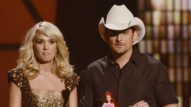 THE 45th ANNUAL CMA AWARDS - THEATRE - "The 45th Annual CMA Awards" broadcast live on ABC from the Bridgestone Arena in Nashville on WEDNESDAY, NOVEMBER 9 (8:00-11:00 p.m., ET). (ABC/KATHERINE BOMBOY-THORNTON)CARRIE UNDERWOOD, BRAD PAISLEY