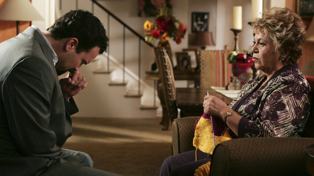 DESPERATE HOUSEWIVES - "COME IN, STRANGER" (ABC/VIVIAN ZINK) RICARDO ANTONIO CHAVIRA, LUPE ONTIVEROS