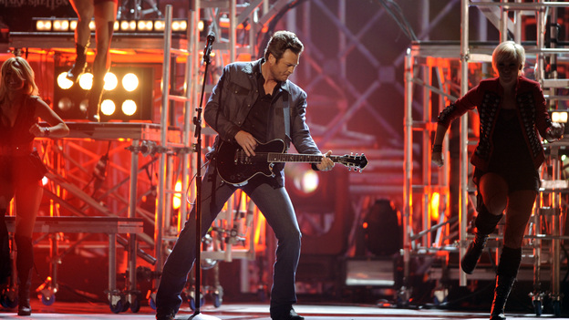 THE 45th ANNUAL CMA AWARDS - THEATRE - "The 45th Annual CMA Awards" broadcast live on ABC from the Bridgestone Arena in Nashville on WEDNESDAY, NOVEMBER 9 (8:00-11:00 p.m., ET). (ABC/KATHERINE BOMBOY-THORNTON)BLAKE SHELTON