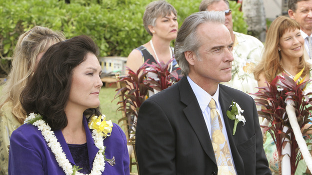 102428_3534 -- LOST - "Do No Harm" - While Jack scrambles to save the life of a survivor, Claire goes into labor. Meanwhile, Locke is missing, and Sayid presents Shannon with a romantic surprise, on "Lost," WEDNESDAY, APRIL 6 (8:00-9:01 p.m., ET), on the ABC Television Network. (ABC/MARIO PEREZ)JOHN TERRY