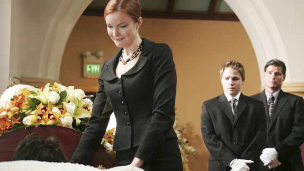 DESPERATE HOUSEWIVES "Next" - Bree looks pleased with her windsor knot, while Andre looks on in shock. - (ABC/VIVIAN ZINK) MARCIA CROSS, SHAWN PYFROM