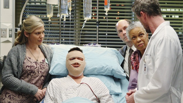 GREY'S ANATOMY - "Stand By Me" - Dave is surrounded by his friends as Mark explains his status following his face transplant procedure, on "Grey's Anatomy," THURSDAY, MARCH 19 (9:00-10:02 p.m., ET) on the ABC Television Network. (ABC/CRAIG SJODIN) CANDACE BROWN, LARRY SULLIVAN, MICHAEL MERTON, GRETA SESHETA, ERIC DANE, CHYLER LEIGH