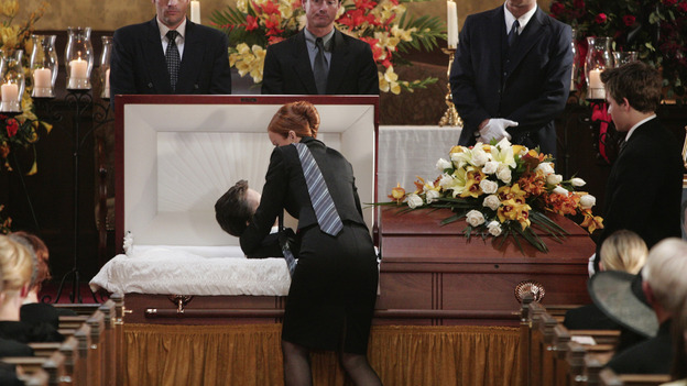 DESPERATE HOUSEWIVES "Next" - Bree begins putting a new tie on her dead husband. - (ABC/VIVIAN ZINK) MARCIA CROSS