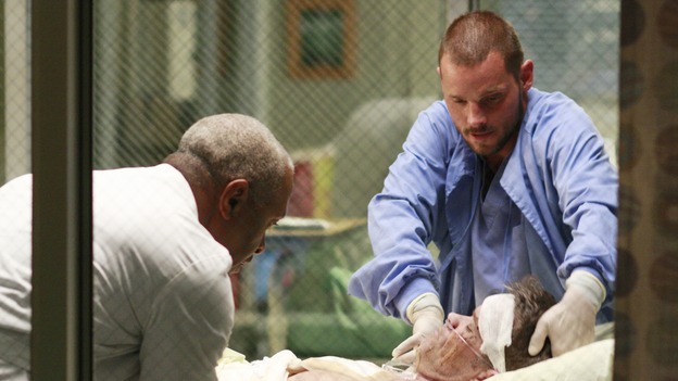 GREY'S ANATOMY - "Where the Wild Things Are" - Six weeks after Derek and Meredith ended their relationship and Derek began dating Rose, Meredith and her fellow residents, Alex, Izzie and Cristina, compete in a surgical contest, with Bailey serving as judge. Meanwhile interns George and Lexie adjust to their new, squalid apartment, and Callie finds a friend in her roommate Cristina's nemesis, Erica Hahn, on "Grey's Anatomy," THURSDAY, APRIL 24 (9:00-10:01 p.m., ET) on the ABC Television Network. (ABC/RON TOM)JAMES PICKENS JR., STEVEN FLYNN, JUSTIN CHAMBERS