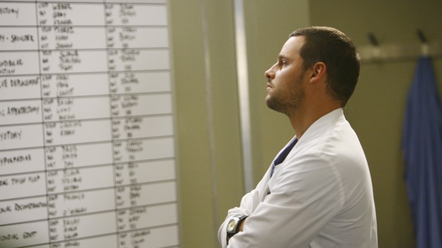 GREY'S ANATOMY - "Rise Up" - Alex checks the board, on "Grey's Anatomy," THURSDAY, NOVEMBER 6 (9:00-10:01 p.m., ET) on the ABC Television Network. (ABC/SCOTT GARFIELD) JUSTIN CHAMBERS