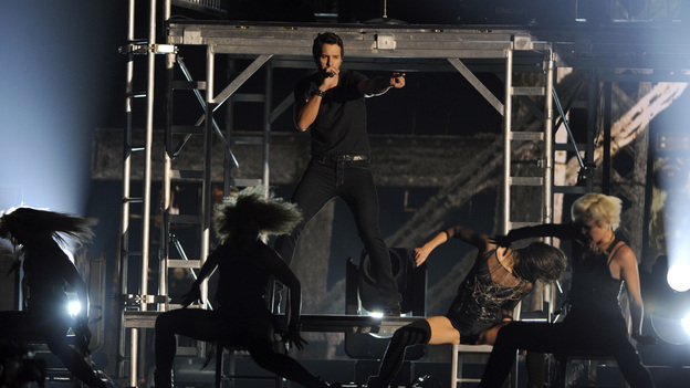 THE 45th ANNUAL CMA AWARDS - THEATRE - "The 45th Annual CMA Awards" broadcast live on ABC from the Bridgestone Arena in Nashville on WEDNESDAY, NOVEMBER 9 (8:00-11:00 p.m., ET). (ABC/KATHERINE BOMBOY-THORNTON)LUKE BRYAN